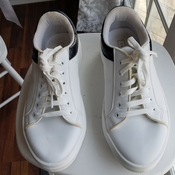 Topshop Shoes - Topshop Sneakers White Black Trim Size 38/7 Made in Italy